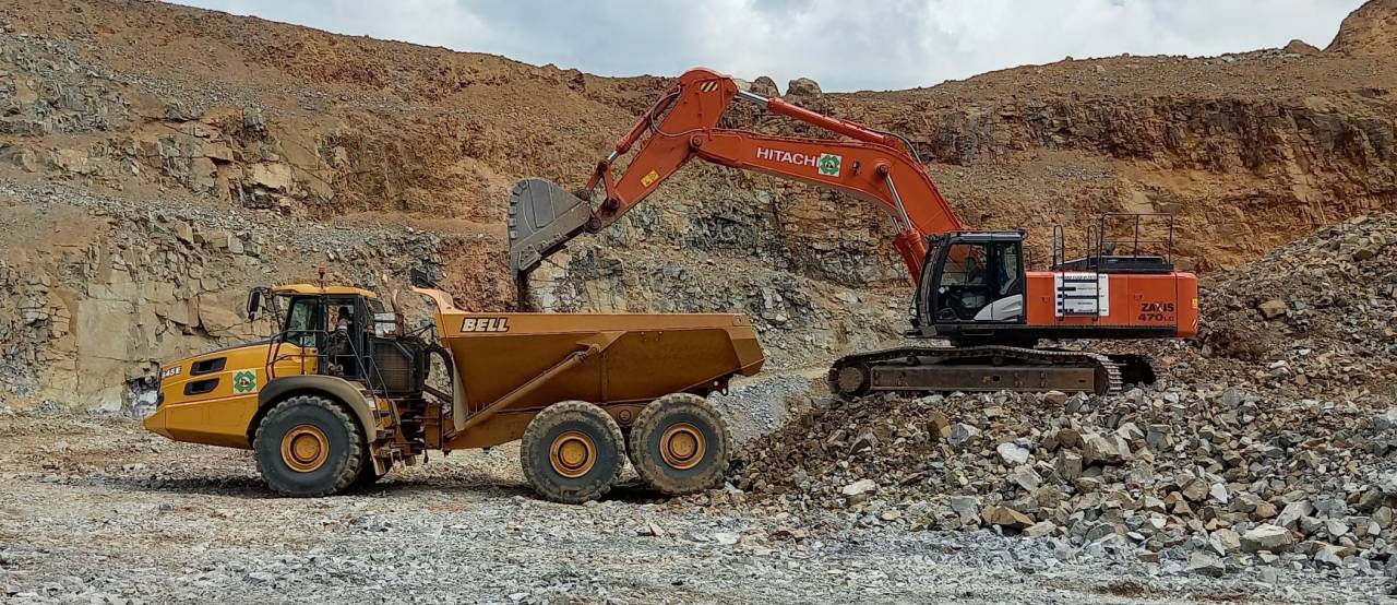 Погрузка самосвала Bell